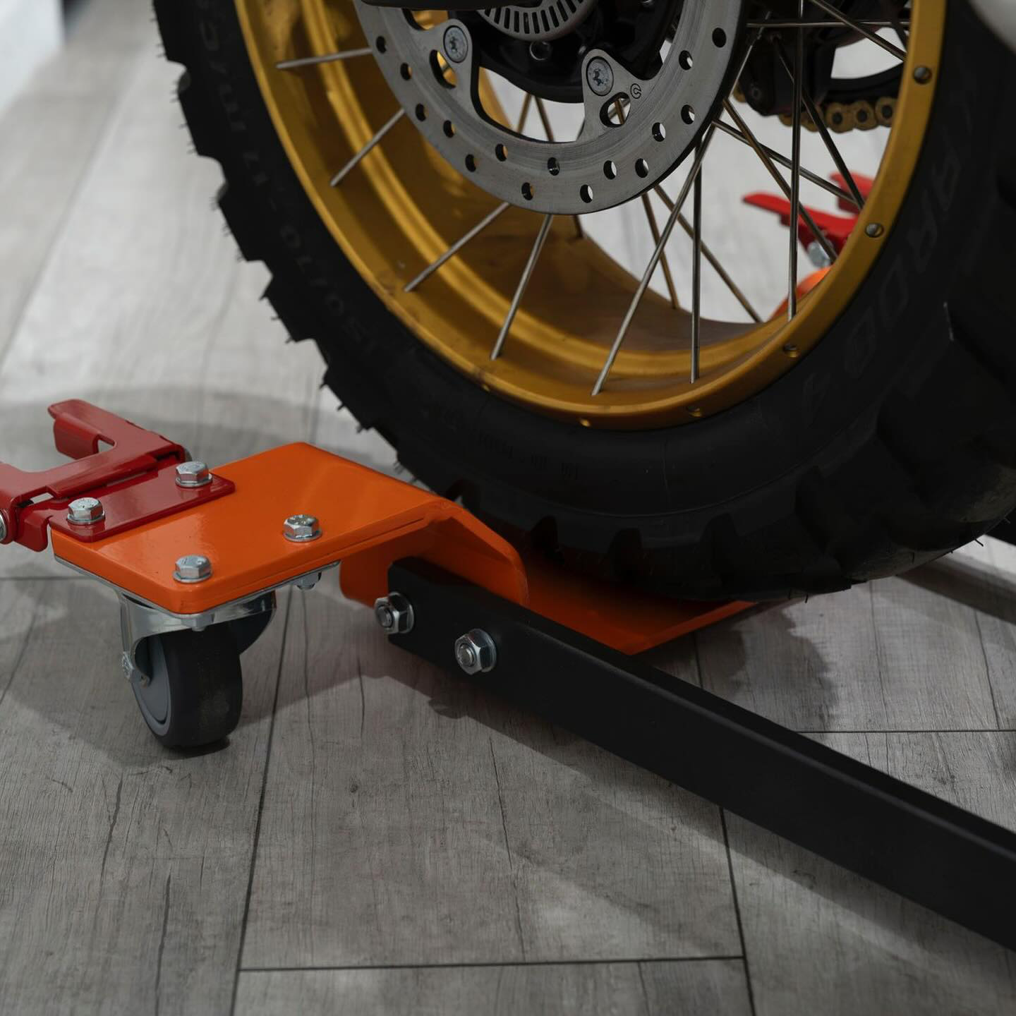 🔧 Heavy-Duty Movable Motorcycle Stand: 360° Maneuverable Wheel Chock for Secure Parking, Transport & Storage – Universal Fit ✨